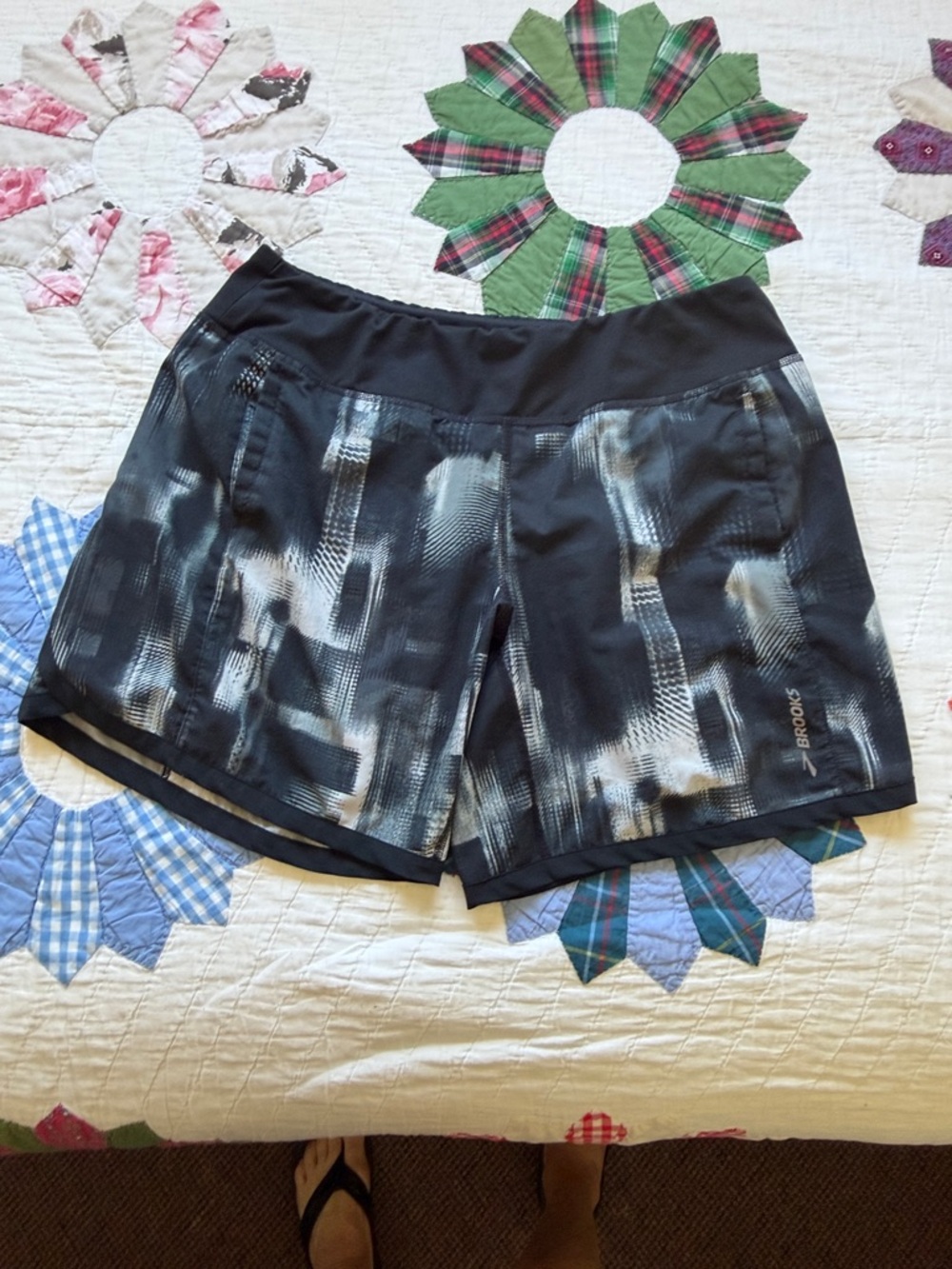 Brooks Chaser 5 Running Shorts Size Women 
Large 5”